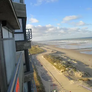 studio-on-the-beach-with-sea-view.bruges-hotels.info/